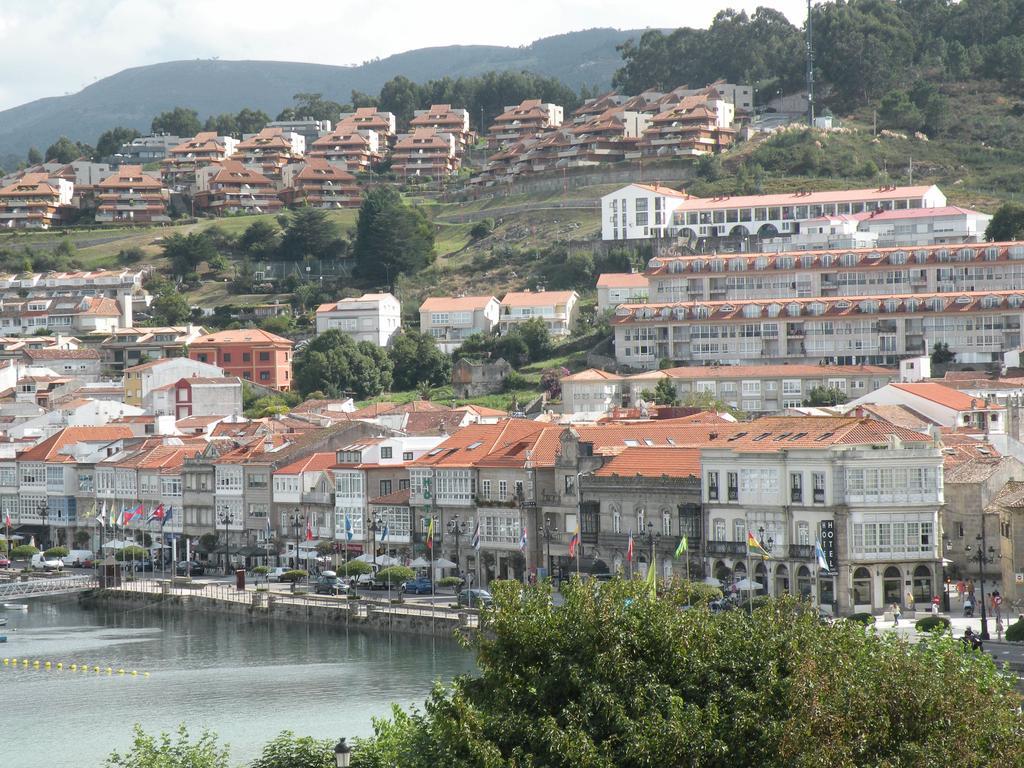 Rompeolas Baiona